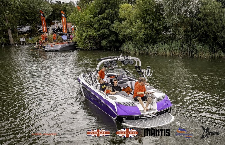 Lee Humphries sorting the line out at the 2024 Midlands Nautique UK Wake Nationals Wakeboard - Photo Mantis Pro Media