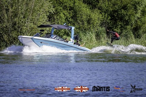 Rider at the 2024 Midlands Nautique UK Wake Nationals Wakesurf - Photos Mantis Pro Media