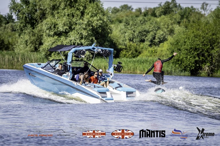 Rider at the 2024 Midlands Nautique UK Wake Nationals Wakesurf - Photos Mantis Pro Media