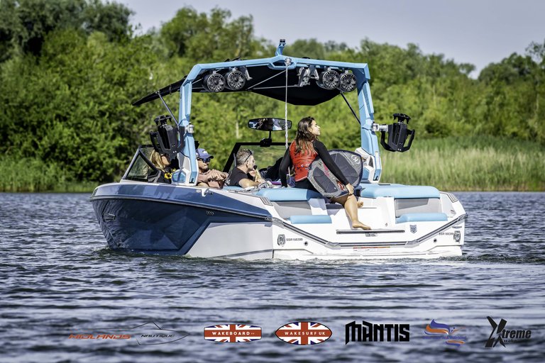 Rider at the 2024 Midlands Nautique UK Wake Nationals Wakesurf - Photos Mantis Pro Media