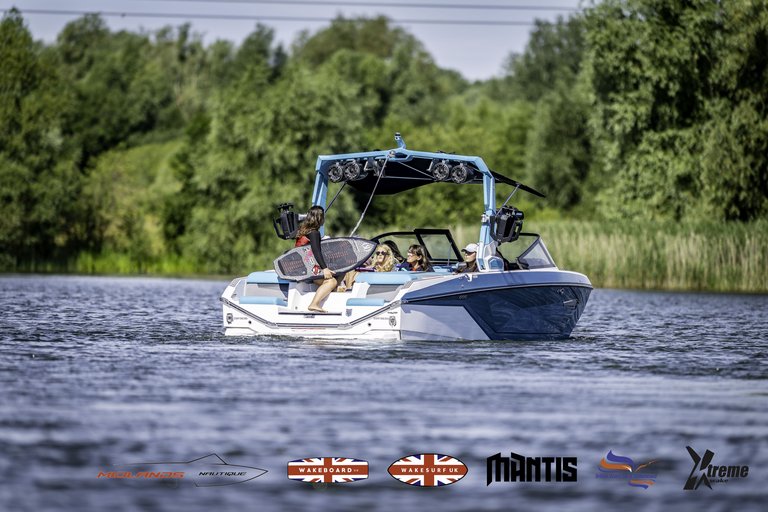 Rider at the 2024 Midlands Nautique UK Wake Nationals Wakesurf - Photos Mantis Pro Media