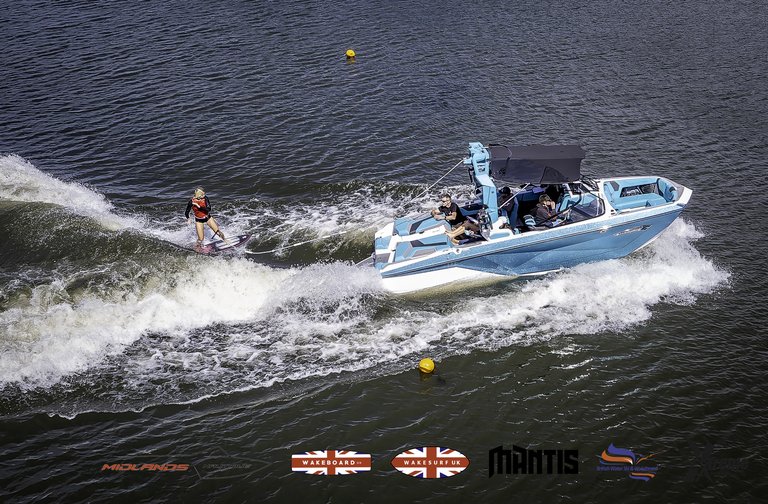 Rider at the 2024 Midlands Nautique UK Wake Nationals Wakesurf - Photos Mantis Pro Media