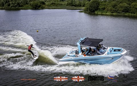 Rider at the 2024 Midlands Nautique UK Wake Nationals Wakesurf - Photos Mantis Pro Media