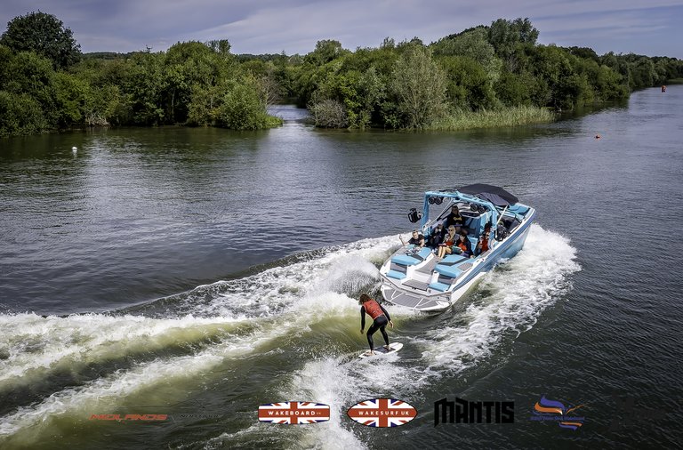 Rider at the 2024 Midlands Nautique UK Wake Nationals Wakesurf - Photos Mantis Pro Media