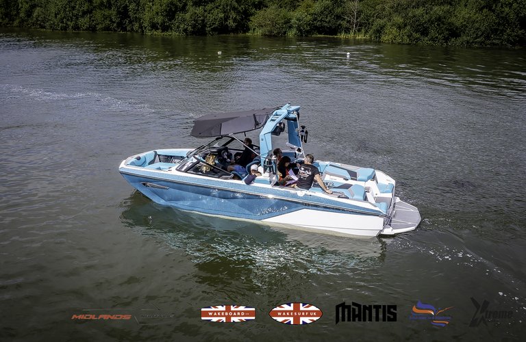 Rider at the 2024 Midlands Nautique UK Wake Nationals Wakesurf - Photos Mantis Pro Media