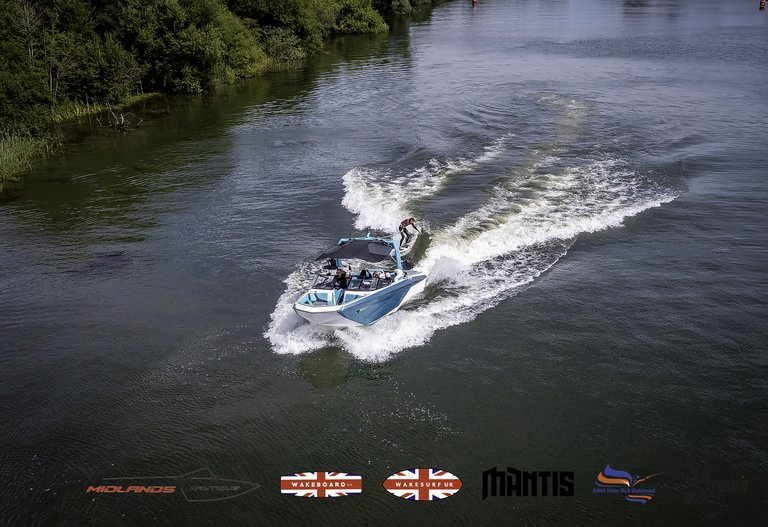 Rider at the 2024 Midlands Nautique UK Wake Nationals Wakesurf - Photos Mantis Pro Media