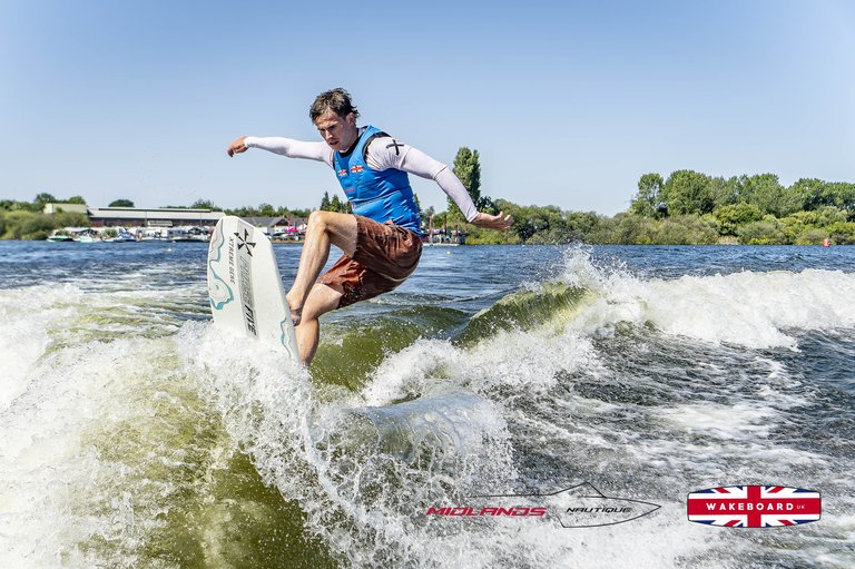 Rider at the 2025 Midlands Nautique UK Wake Nationals Wakesurf - Photos Mantis Pro Media