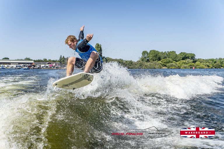 Rider at the 2025 Midlands Nautique UK Wake Nationals Wakesurf - Photos Mantis Pro Media