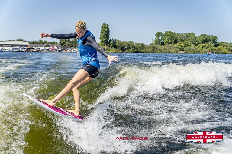 Rider at the 2025 Midlands Nautique UK Wake Nationals Wakesurf - Photos Mantis Pro Media
