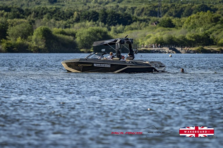 Rider at the 2025 Midlands Nautique UK Wake Nationals Wakesurf - Photos Mantis Pro Media