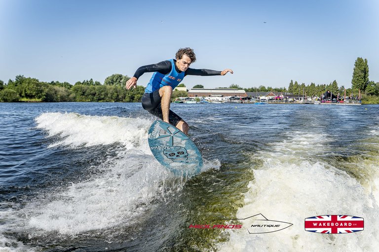 Rider at the 2025 Midlands Nautique UK Wake Nationals Wakesurf - Photos Mantis Pro Media