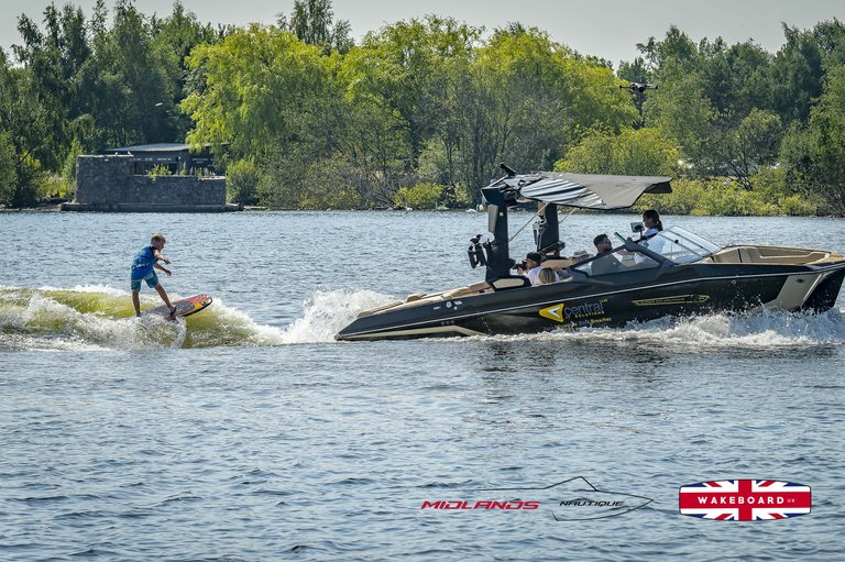 Rider at the 2025 Midlands Nautique UK Wake Nationals Wakesurf - Photos Mantis Pro Media