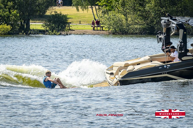 Rider at the 2025 Midlands Nautique UK Wake Nationals Wakesurf - Photos Mantis Pro Media