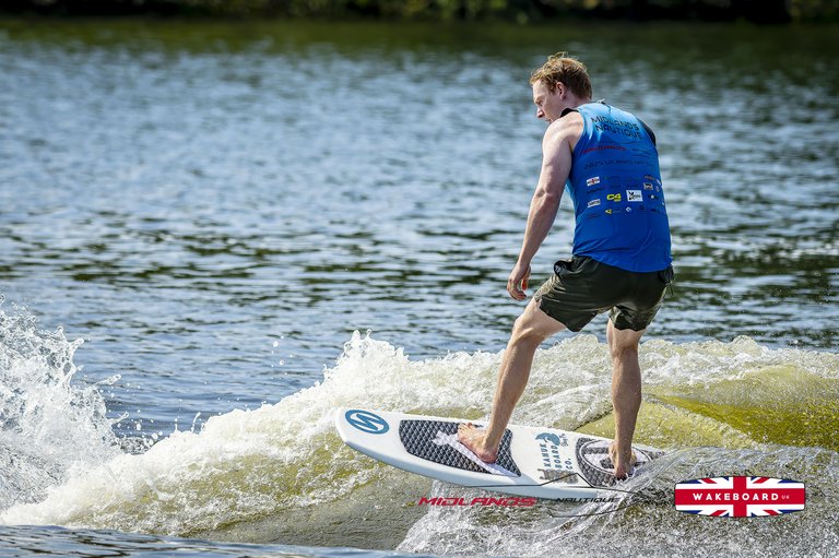 Rider at the 2025 Midlands Nautique UK Wake Nationals Wakesurf - Photos Mantis Pro Media