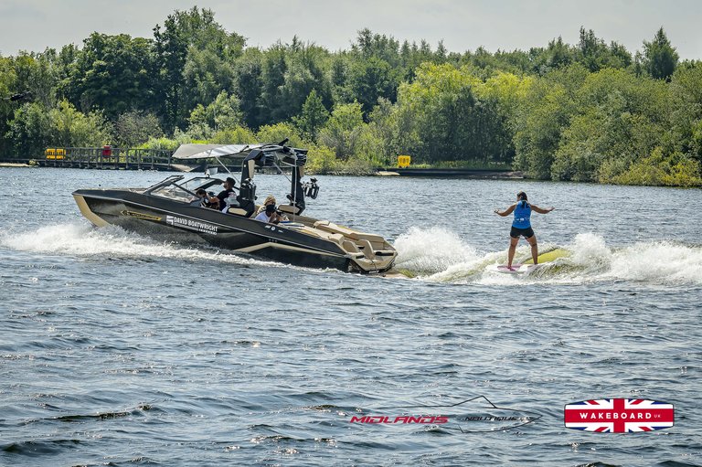 Rider at the 2025 Midlands Nautique UK Wake Nationals Wakesurf - Photos Mantis Pro Media