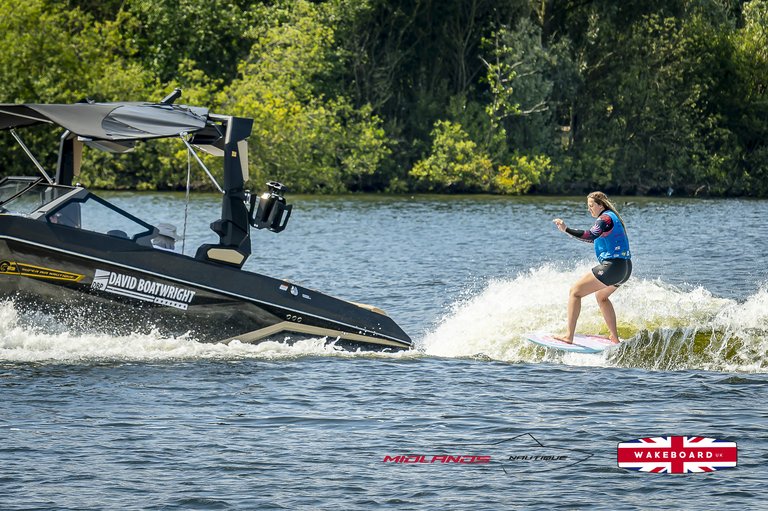 Rider at the 2025 Midlands Nautique UK Wake Nationals Wakesurf - Photos Mantis Pro Media