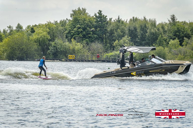 Rider at the 2025 Midlands Nautique UK Wake Nationals Wakesurf - Photos Mantis Pro Media
