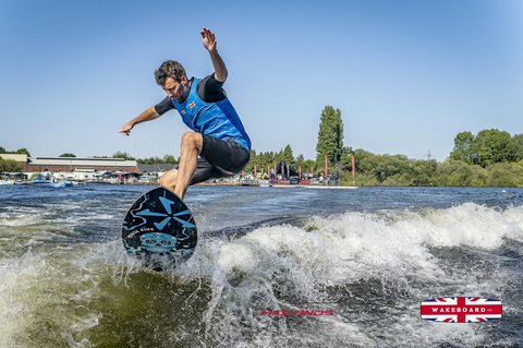 Rider at the 2025 Midlands Nautique UK Wake Nationals Wakesurf - Photos Mantis Pro Media