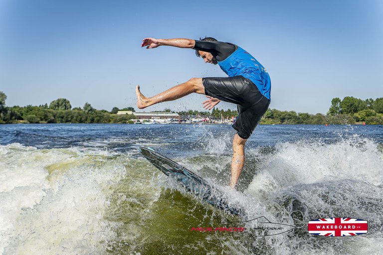 Rider at the 2025 Midlands Nautique UK Wake Nationals Wakesurf - Photos Mantis Pro Media