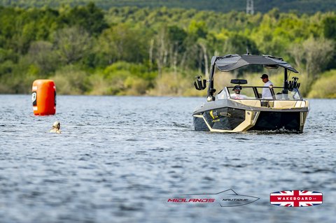 Rider at the 2025 Midlands Nautique UK Wake Nationals Wakesurf - Photos Mantis Pro Media