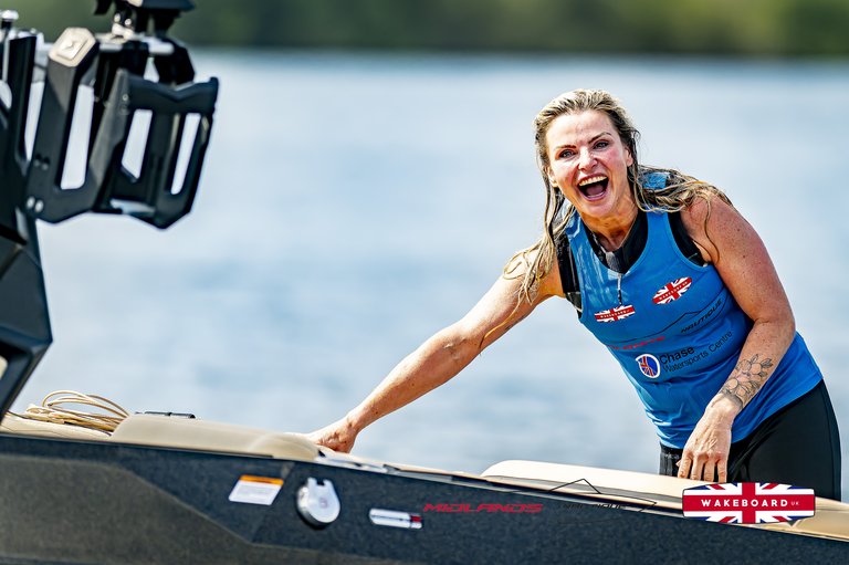 Rider at the 2025 Midlands Nautique UK Wake Nationals Wakesurf - Photos Mantis Pro Media