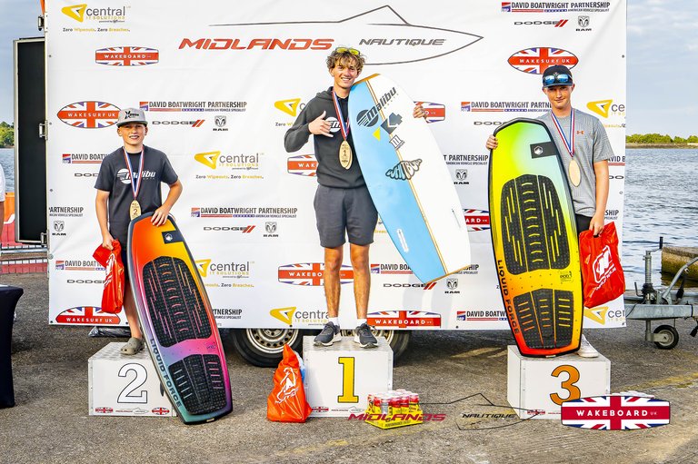 Rider at the 2025 Midlands Nautique UK Wake Nationals Wakesurf - Photos Mantis Pro Media