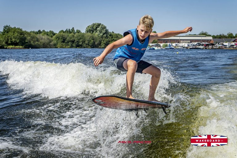 Rider at the 2025 Midlands Nautique UK Wake Nationals Wakesurf - Photos Mantis Pro Media