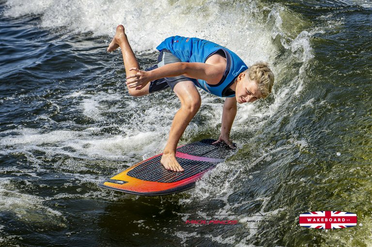 Rider at the 2025 Midlands Nautique UK Wake Nationals Wakesurf - Photos Mantis Pro Media