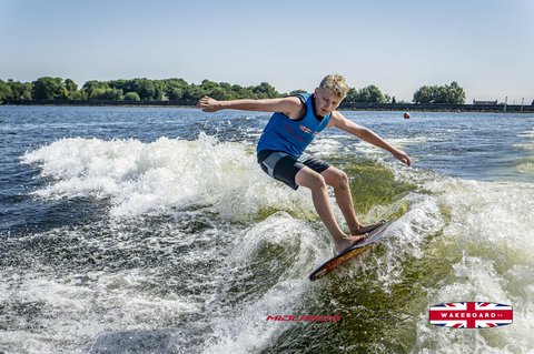 Rider at the 2025 Midlands Nautique UK Wake Nationals Wakesurf - Photos Mantis Pro Media