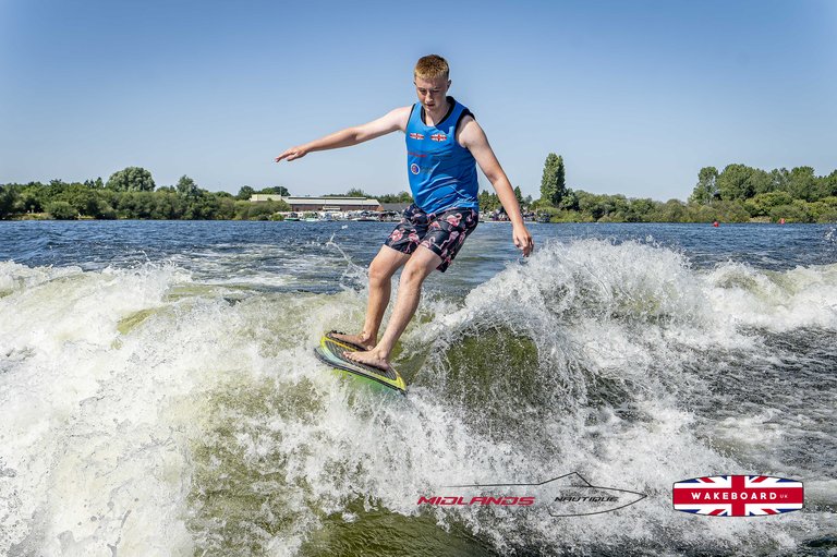 Rider at the 2025 Midlands Nautique UK Wake Nationals Wakesurf - Photos Mantis Pro Media