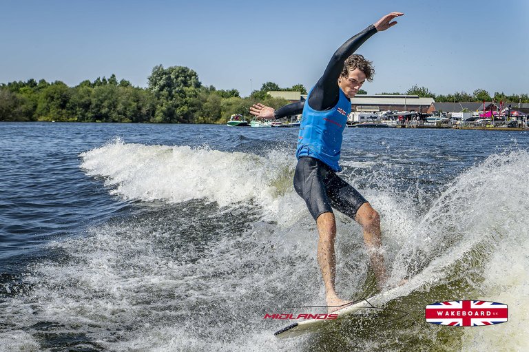 Rider at the 2025 Midlands Nautique UK Wake Nationals Wakesurf - Photos Mantis Pro Media