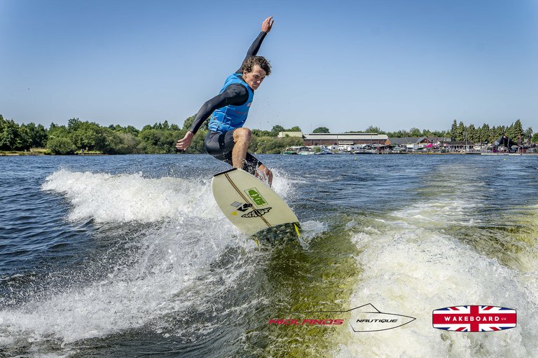 Rider at the 2025 Midlands Nautique UK Wake Nationals Wakesurf - Photos Mantis Pro Media
