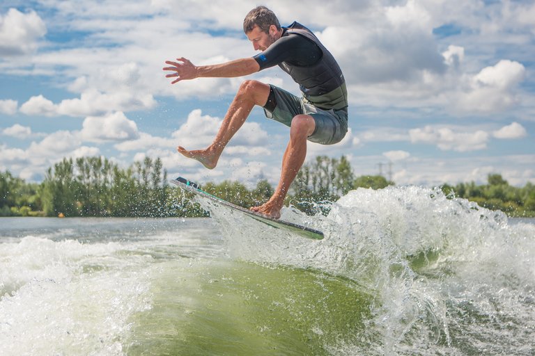 Ant Edwards at the 2023 Malibu Boats UK Wakesurf Nationals - Photo Mark Osmond Mich Rowley