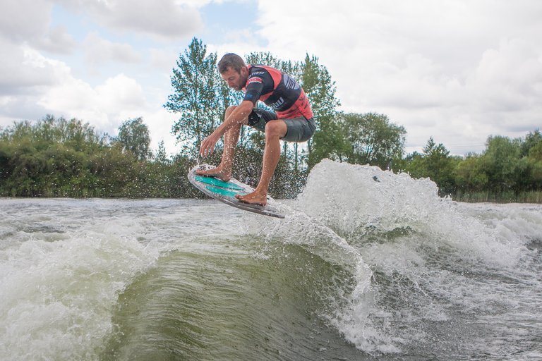 Ant Edwards at the 2023 Malibu Boats UK Wakesurf Nationals - Photo Mark Osmond Mich Rowley