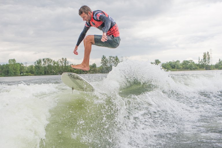 Ant Edwards at the 2023 Malibu Boats UK Wakesurf Nationals - Photo Mark Osmond Mich Rowley