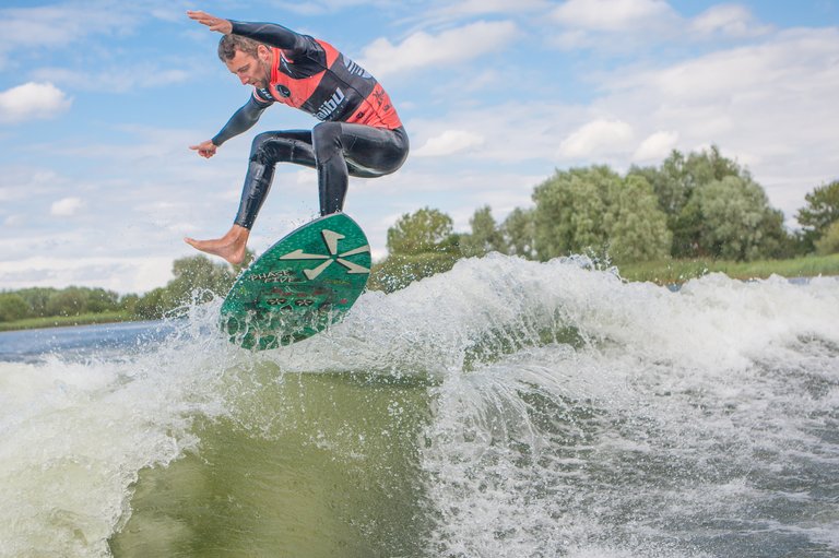 Ant Edwards at the 2023 Malibu Boats UK Wakesurf Nationals - Photo Mark Osmond Mich Rowley