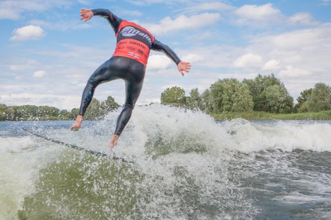 Ant Edwards at the 2023 Malibu Boats UK Wakesurf Nationals - Photo Mark Osmond Mich Rowley