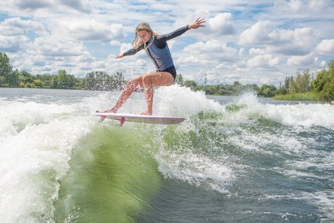 Emilia Whitehouse at the 2023 Malibu Boats UK Wakesurf Nationals - Photo Mark Osmond Mich Rowley