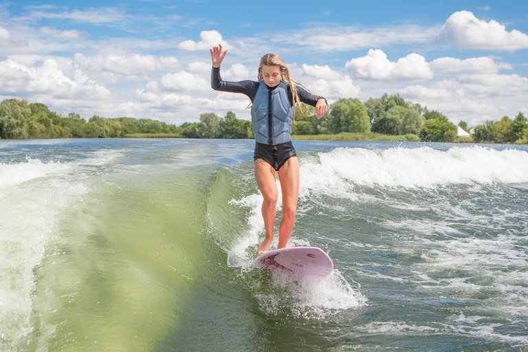 Emilia Whitehouse at the 2023 Malibu Boats UK Wakesurf Nationals - Photo Mark Osmond Mich Rowley