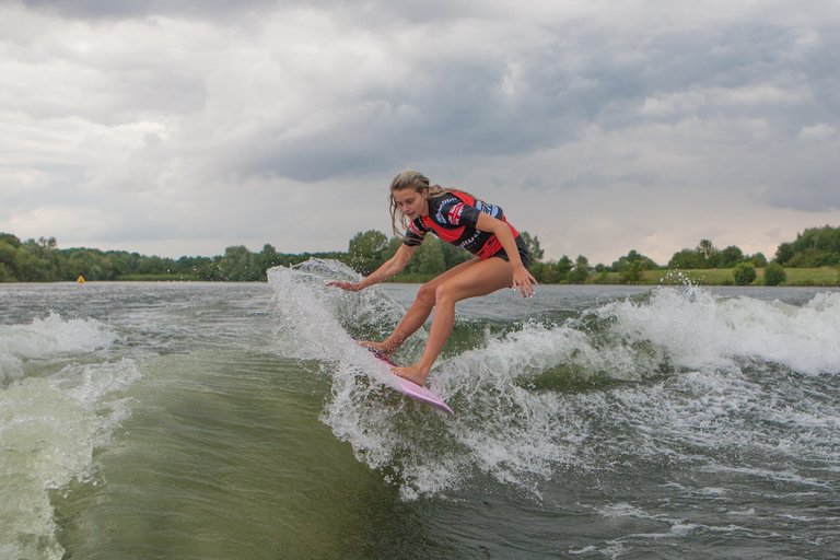 Emilia Whitehouse at the 2023 Malibu Boats UK Wakesurf Nationals - Photo Mark Osmond Mich Rowley