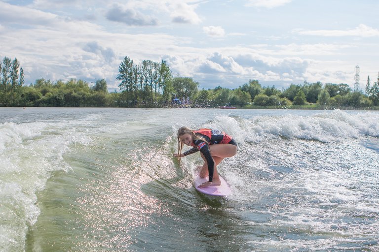Emilia Whitehouse at the 2023 Malibu Boats UK Wakesurf Nationals - Photo Mark Osmond Mich Rowley