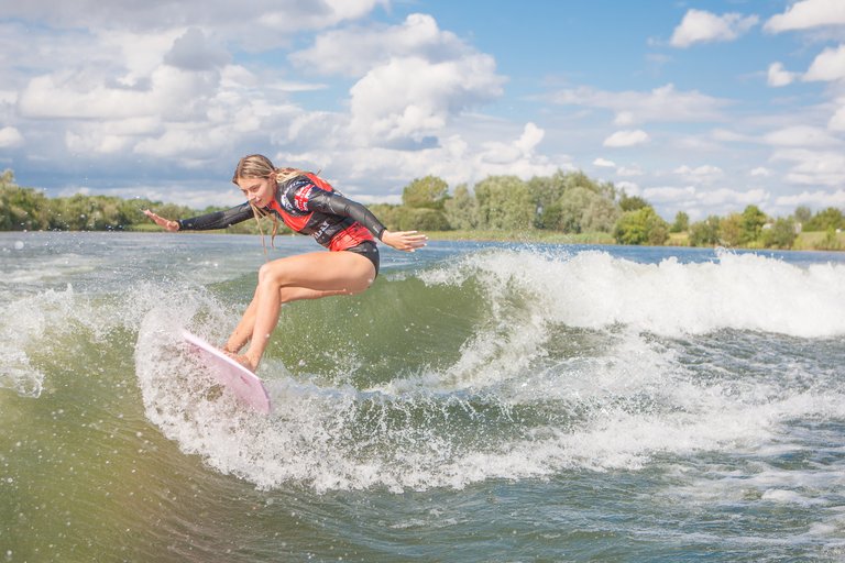 Emilia Whitehouse at the 2023 Malibu Boats UK Wakesurf Nationals - Photo Mark Osmond Mich Rowley