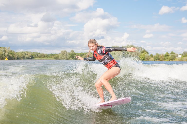 Emilia Whitehouse at the 2023 Malibu Boats UK Wakesurf Nationals - Photo Mark Osmond Mich Rowley