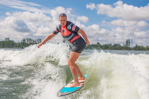 Isabella Williams at the 2023 Malibu Boats UK Wakesurf Nationals - Photo Mark Osmond Mich Rowley
