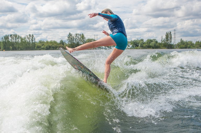 Jen Edwards at the 2023 Malibu Boats UK Wakesurf Nationals - Photo Mark Osmond Mich Rowley