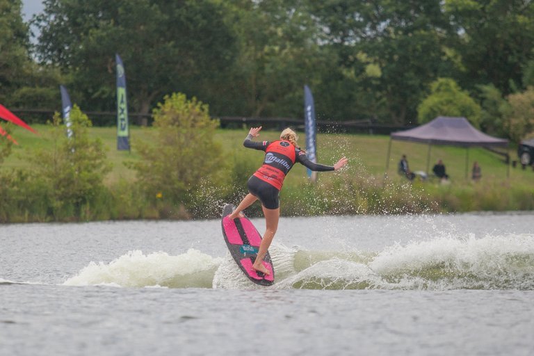 Jen Edwards at the 2023 Malibu Boats UK Wakesurf Nationals - Photo Mark Osmond Mich Rowley