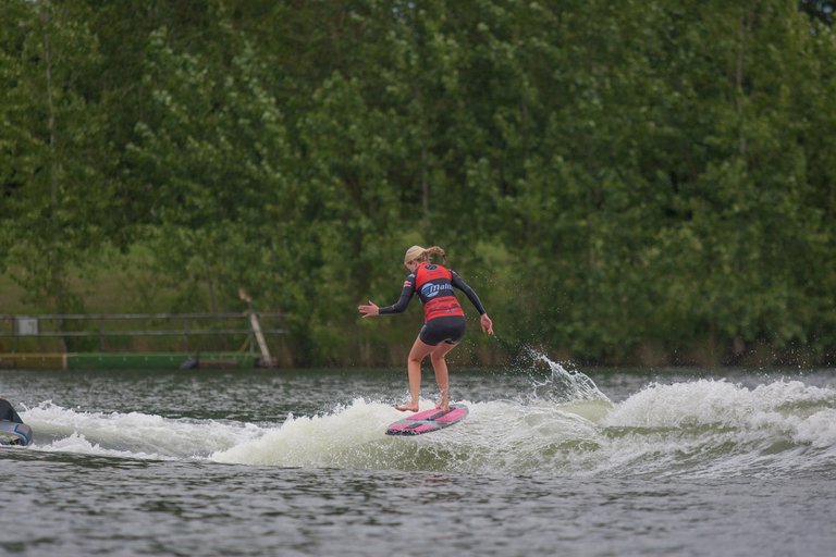 Jen Edwards at the 2023 Malibu Boats UK Wakesurf Nationals - Photo Mark Osmond Mich Rowley