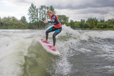 Jen Edwards at the 2023 Malibu Boats UK Wakesurf Nationals - Photo Mark Osmond Mich Rowley