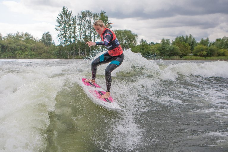 Jen Edwards at the 2023 Malibu Boats UK Wakesurf Nationals - Photo Mark Osmond Mich Rowley