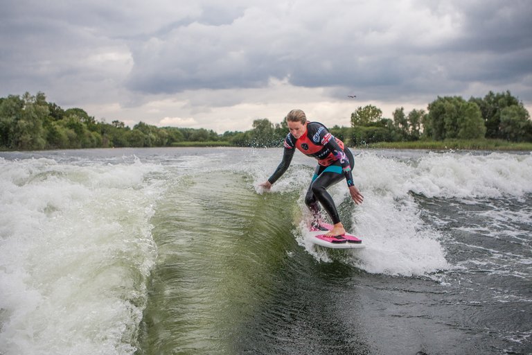 Jen Edwards at the 2023 Malibu Boats UK Wakesurf Nationals - Photo Mark Osmond Mich Rowley